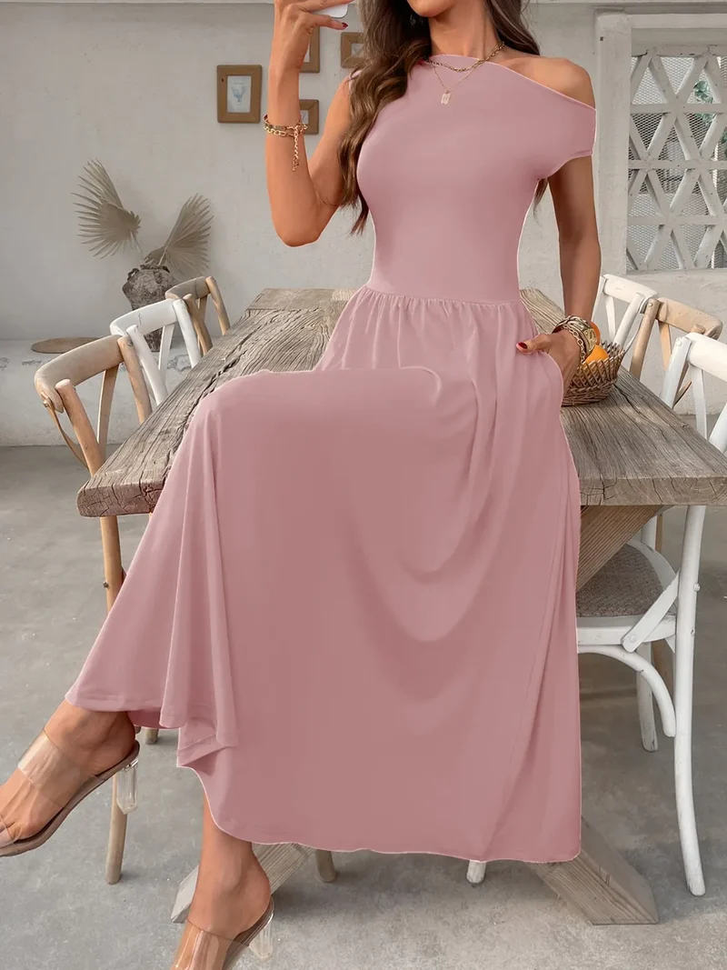 Robe à une épaule avec poches
