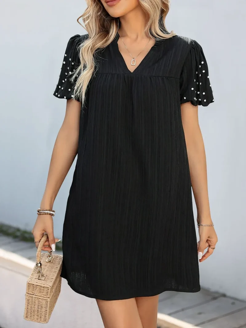 Mini-robe texturée à manches courtes et col en V