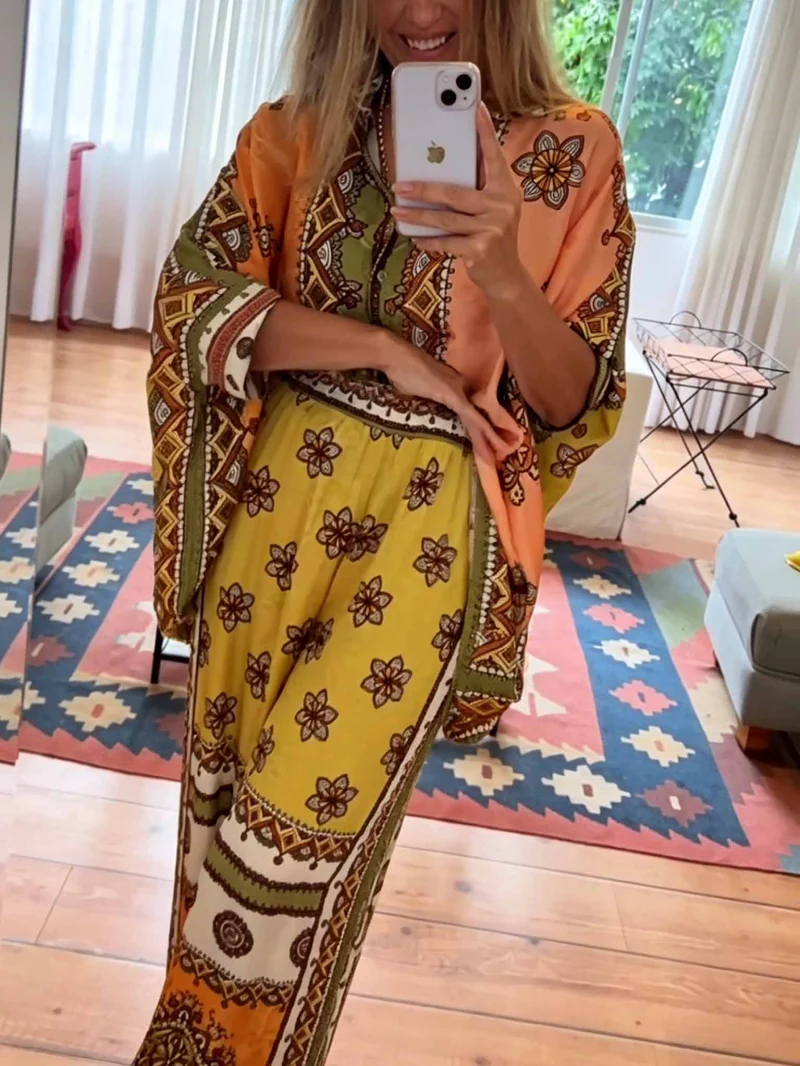 Unique Satin Paisley Print Wide-Leg Pants