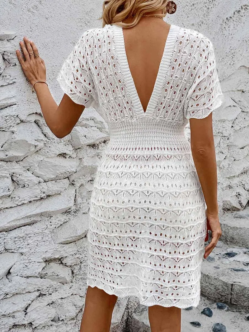 Robe cache-cœur ajourée à manches courtes et décolleté plongeant