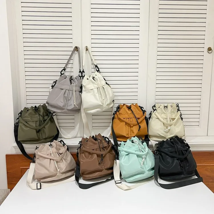Sac seau en nylon avec cordon de serrage