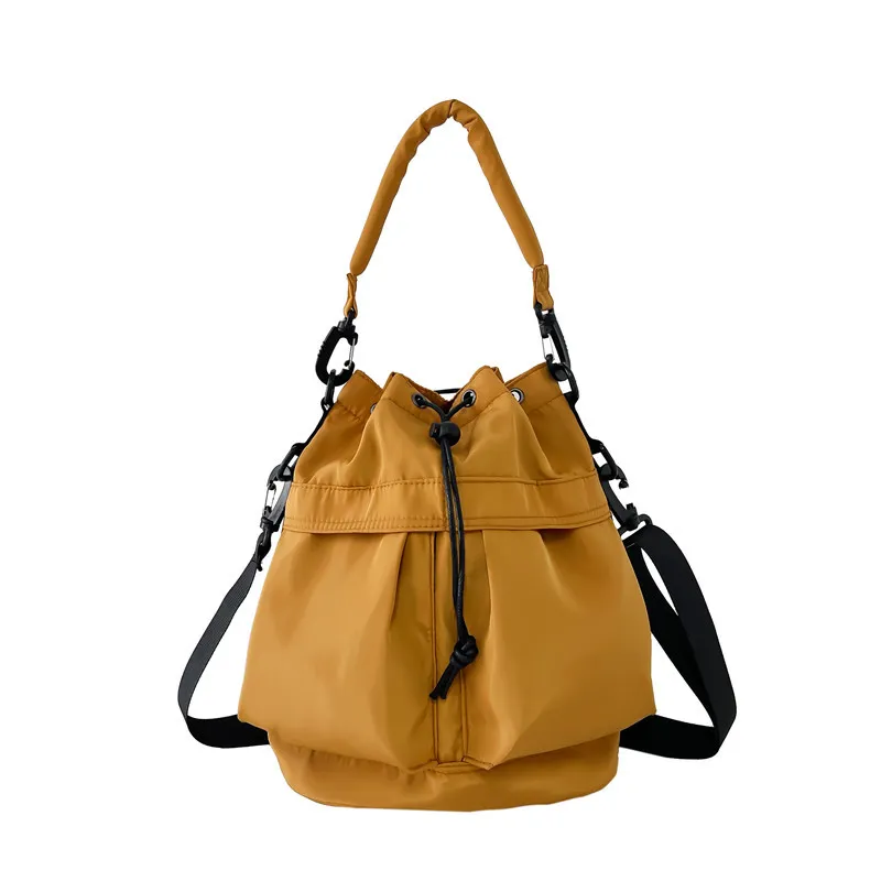 Sac seau en nylon avec cordon de serrage