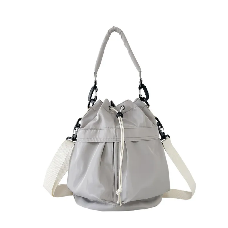 Sac seau en nylon avec cordon de serrage