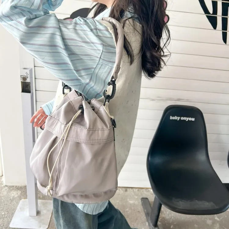 Sac seau en nylon avec cordon de serrage