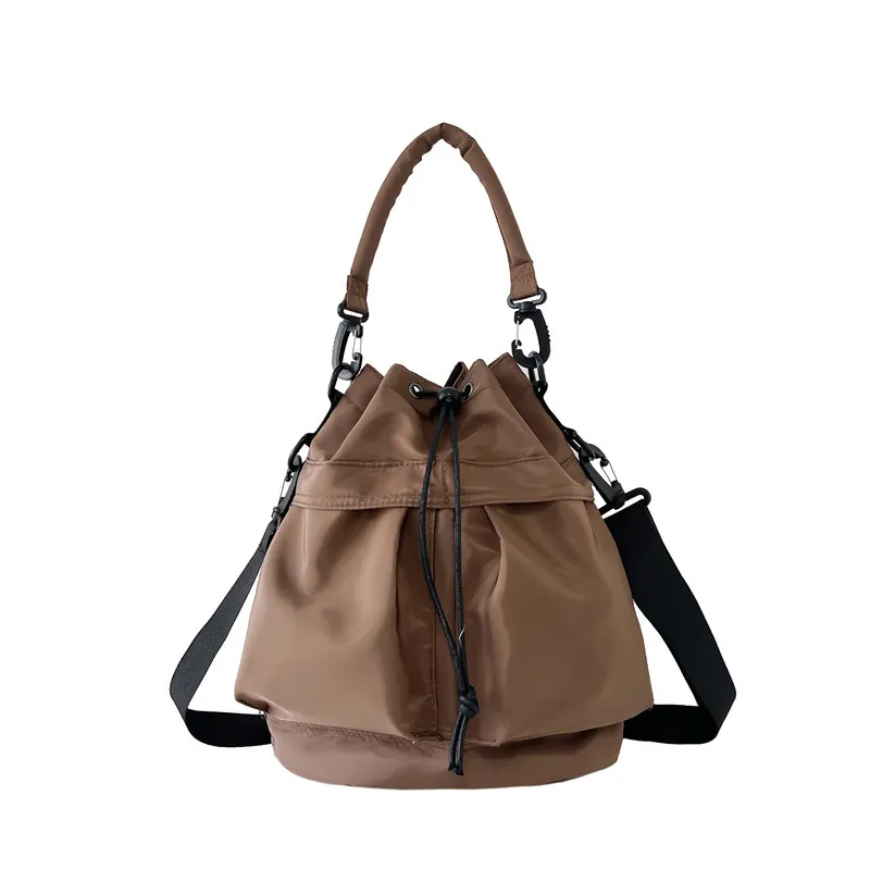 Sac seau en nylon avec cordon de serrage