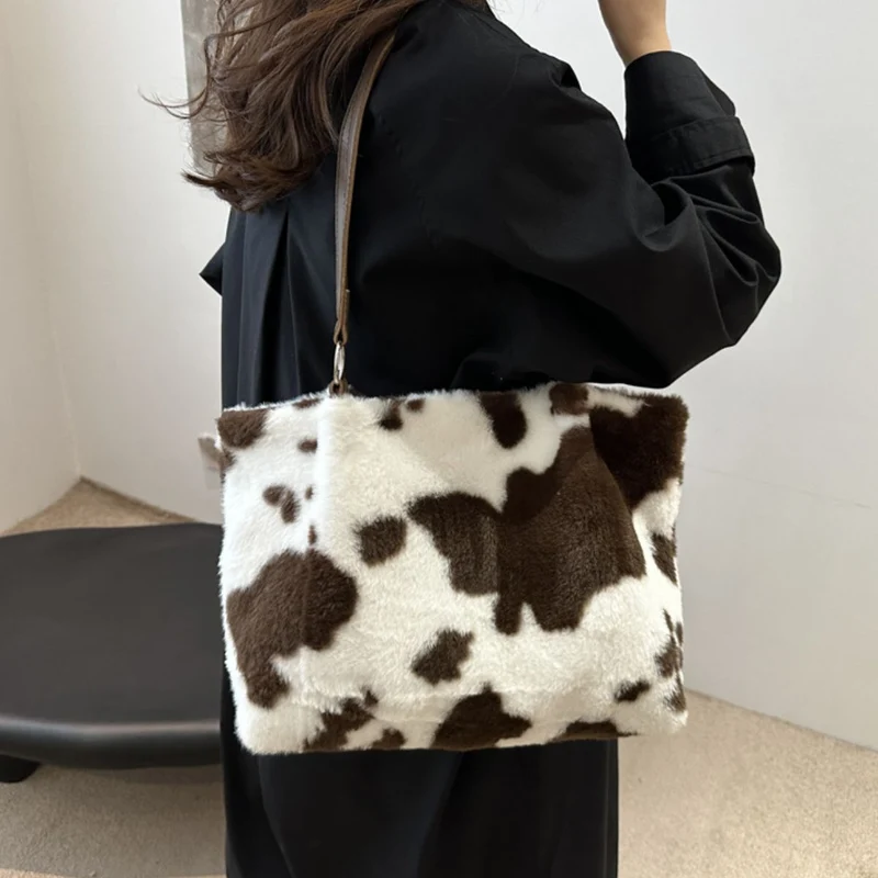 Sac fourre-tout en fourrure à imprimé vache