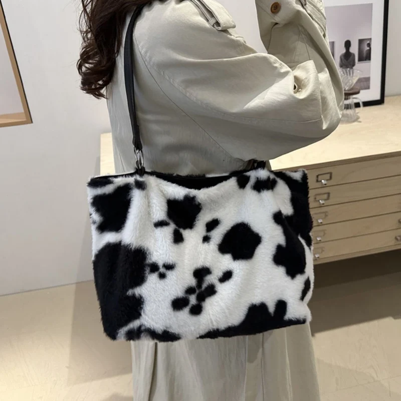 Sac fourre-tout en fourrure à imprimé vache