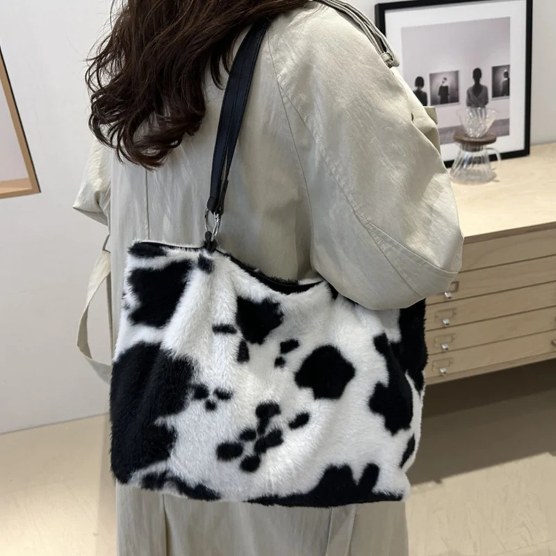 Sac fourre-tout en fourrure à imprimé vache