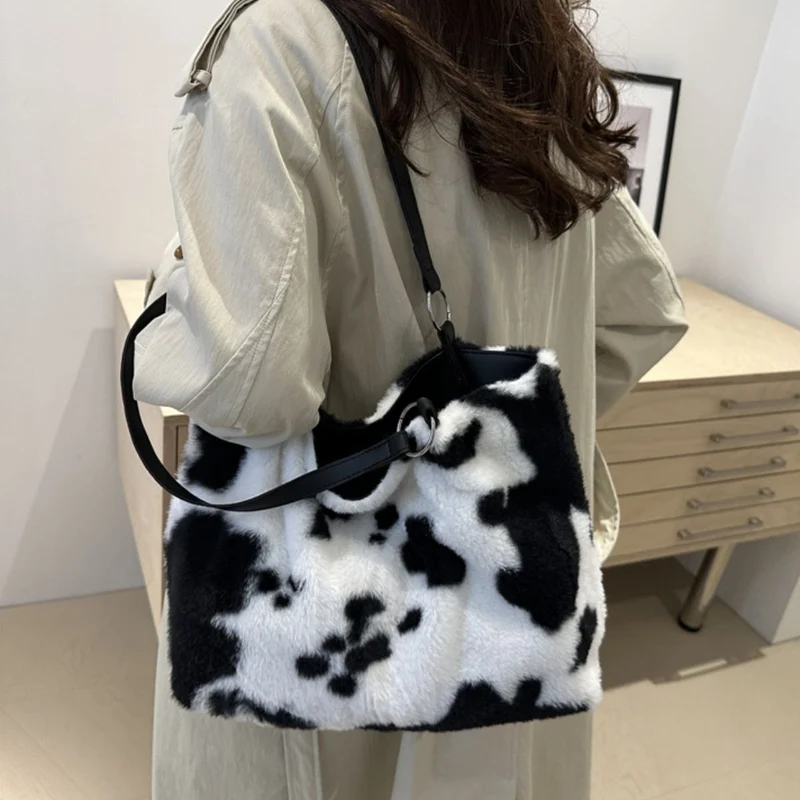 Sac fourre-tout en fourrure à imprimé vache