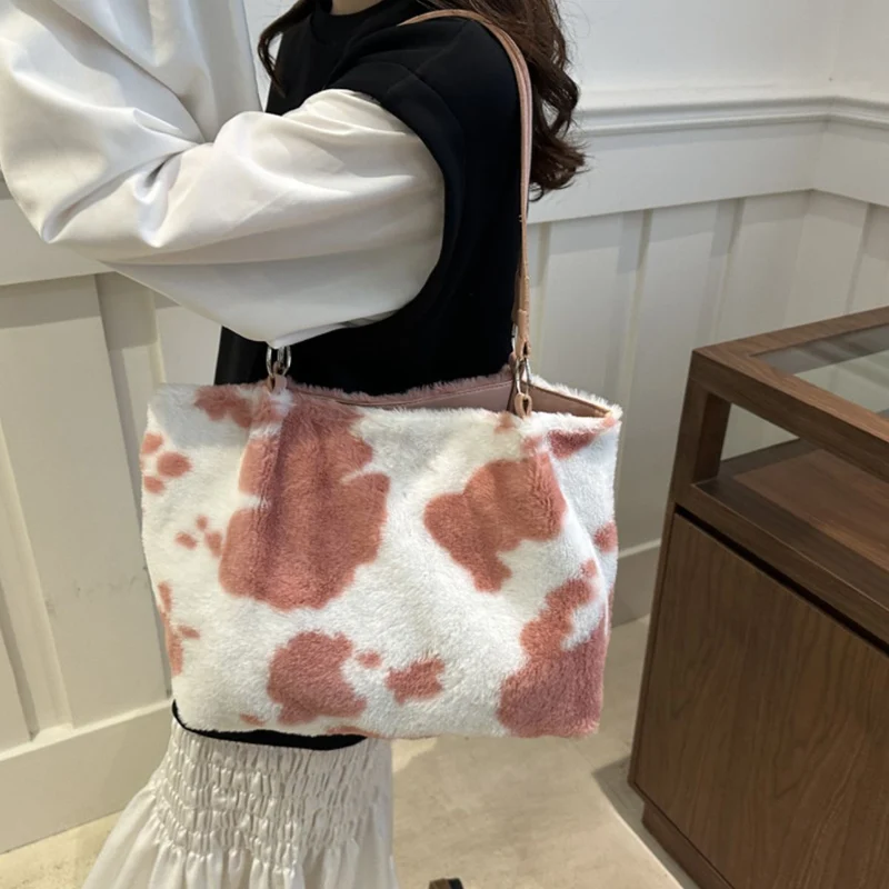 Sac fourre-tout en fourrure à imprimé vache