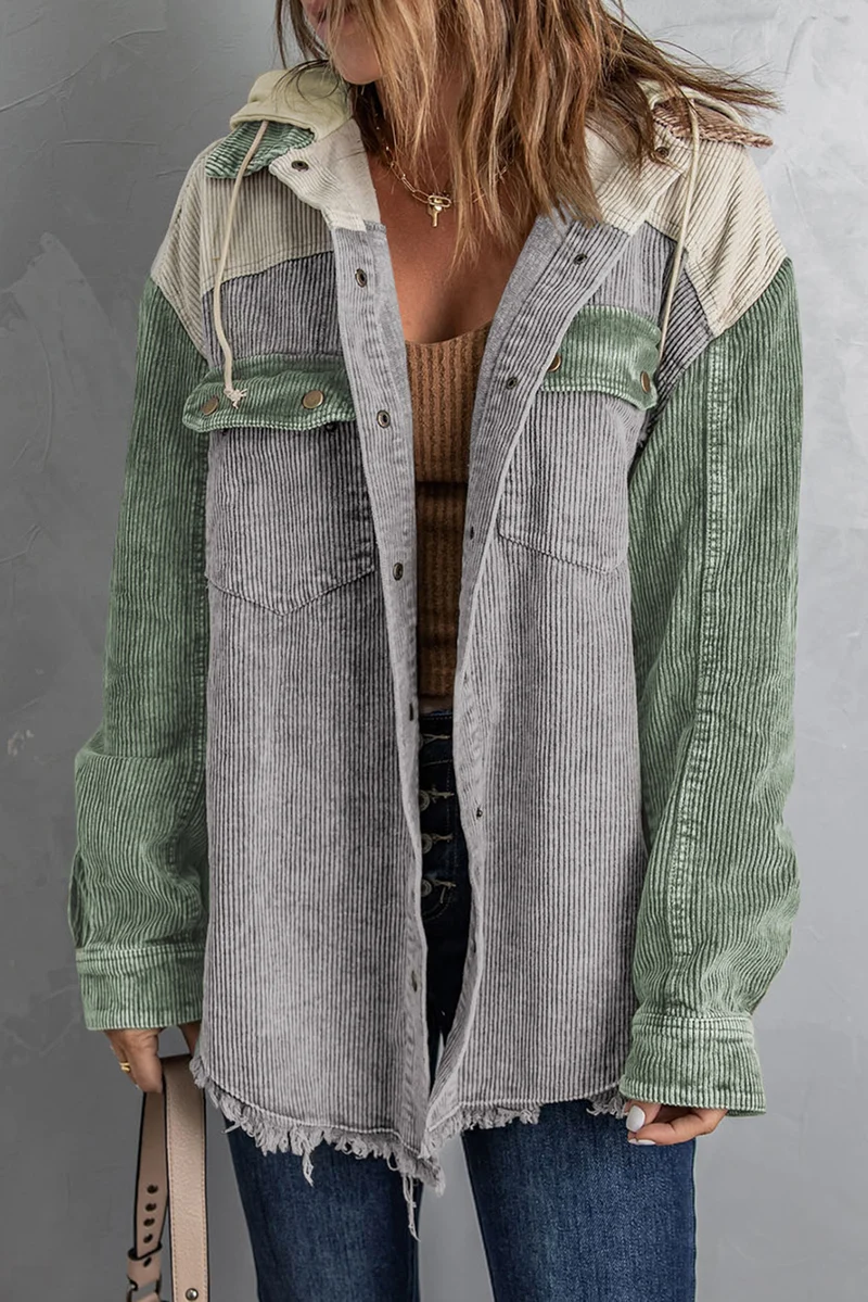 Veste-chemise à capuche en velours côtelé avec boutons-pression sur le devant