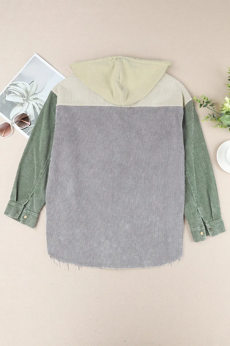 Veste-chemise à capuche en velours côtelé avec boutons-pression sur le devant