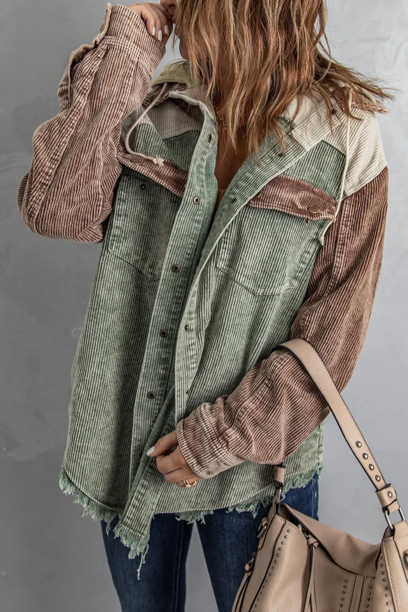 Veste-chemise à capuche en velours côtelé avec boutons-pression sur le devant