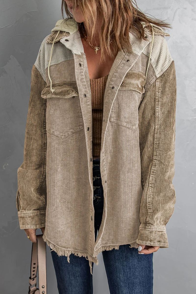 Veste-chemise à capuche en velours côtelé avec boutons-pression sur le devant