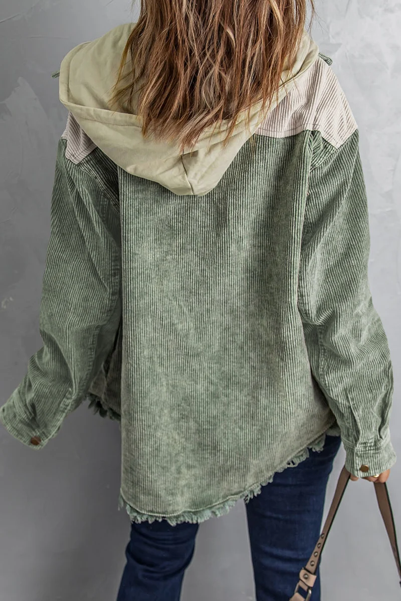 Veste-chemise à capuche en velours côtelé avec boutons-pression sur le devant