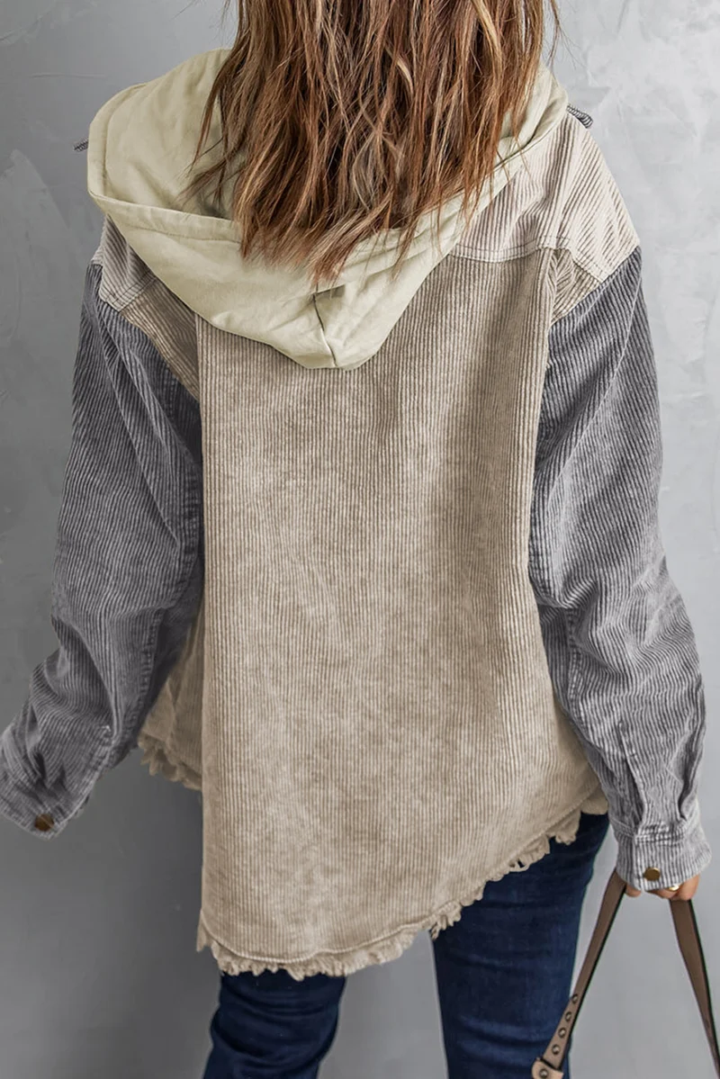 Veste-chemise à capuche en velours côtelé avec boutons-pression sur le devant