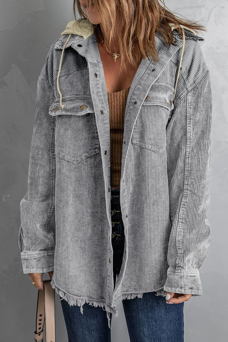 Veste-chemise à capuche en velours côtelé avec boutons-pression sur le devant