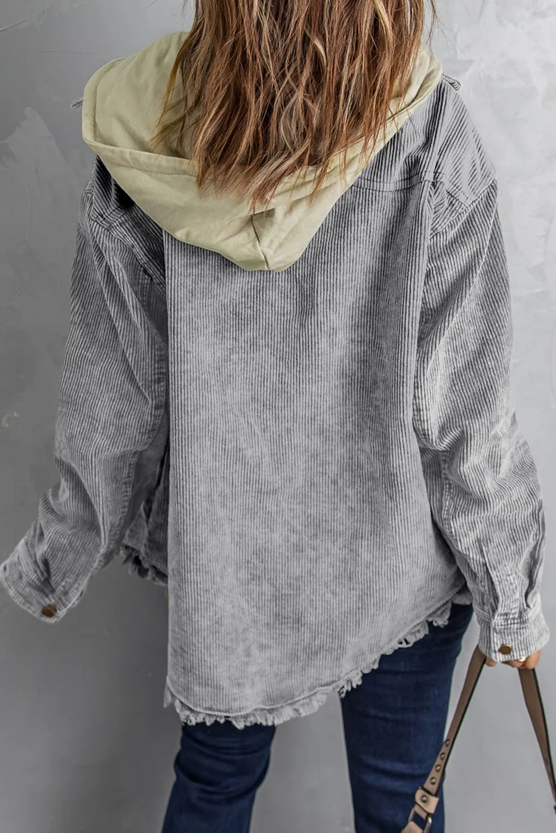 Veste-chemise à capuche en velours côtelé avec boutons-pression sur le devant