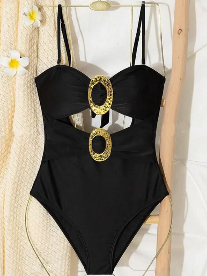 Maillot de bain une pièce à découpes et décolleté en cœur