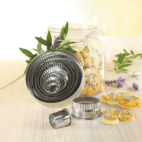 Boîte de 14 découpoirs ronds cannelés en inox 2 à 10,7 cm Mathon
