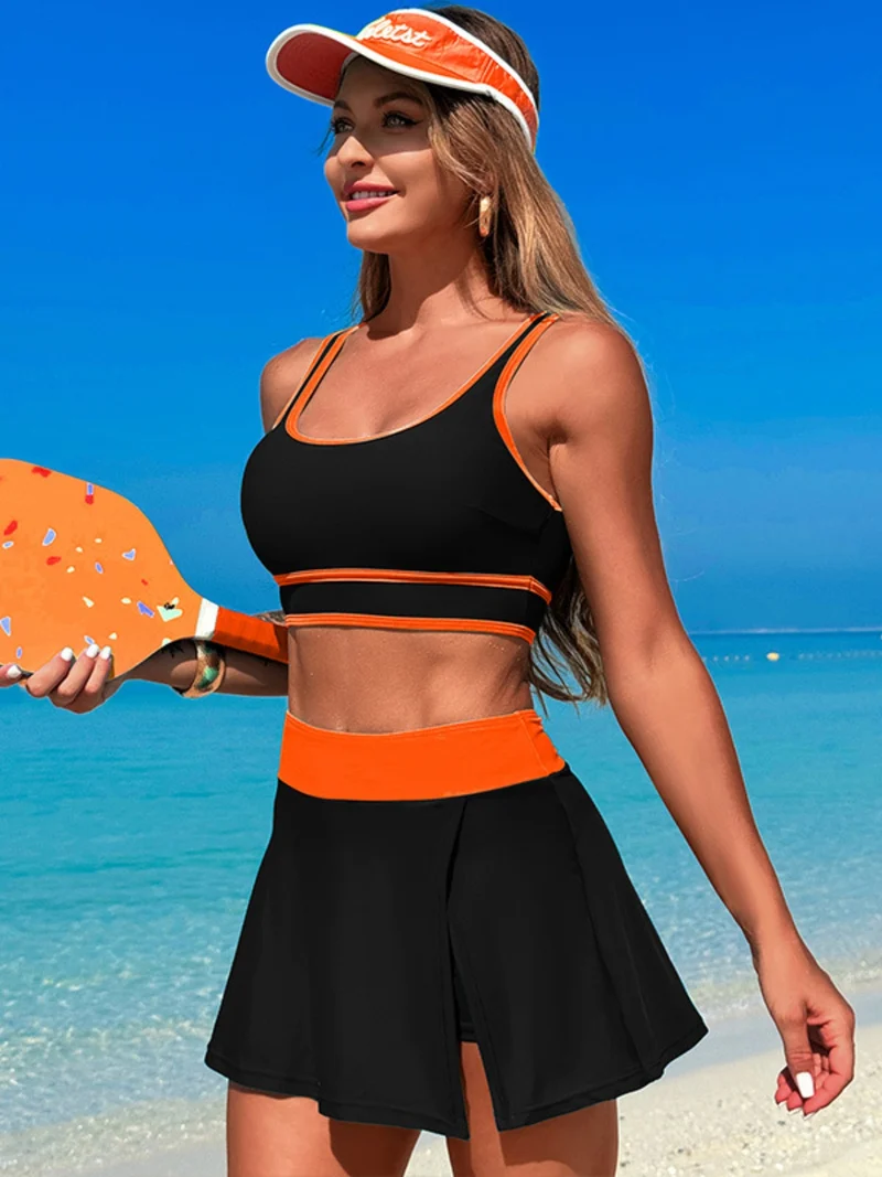 Ensemble de bain haut à col rond et jupe-short