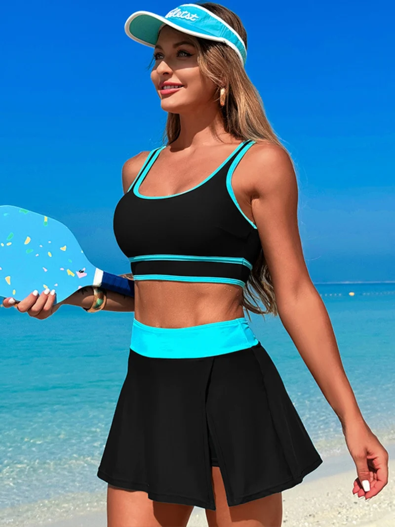 Ensemble de bain haut à col rond et jupe-short