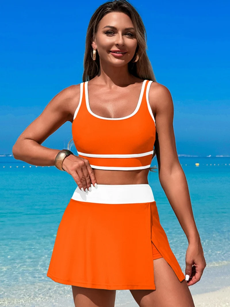 Ensemble de bain haut à col rond et jupe-short