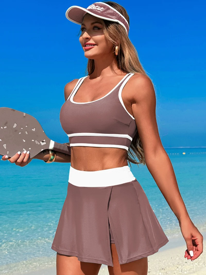 Ensemble de bain haut à col rond et jupe-short