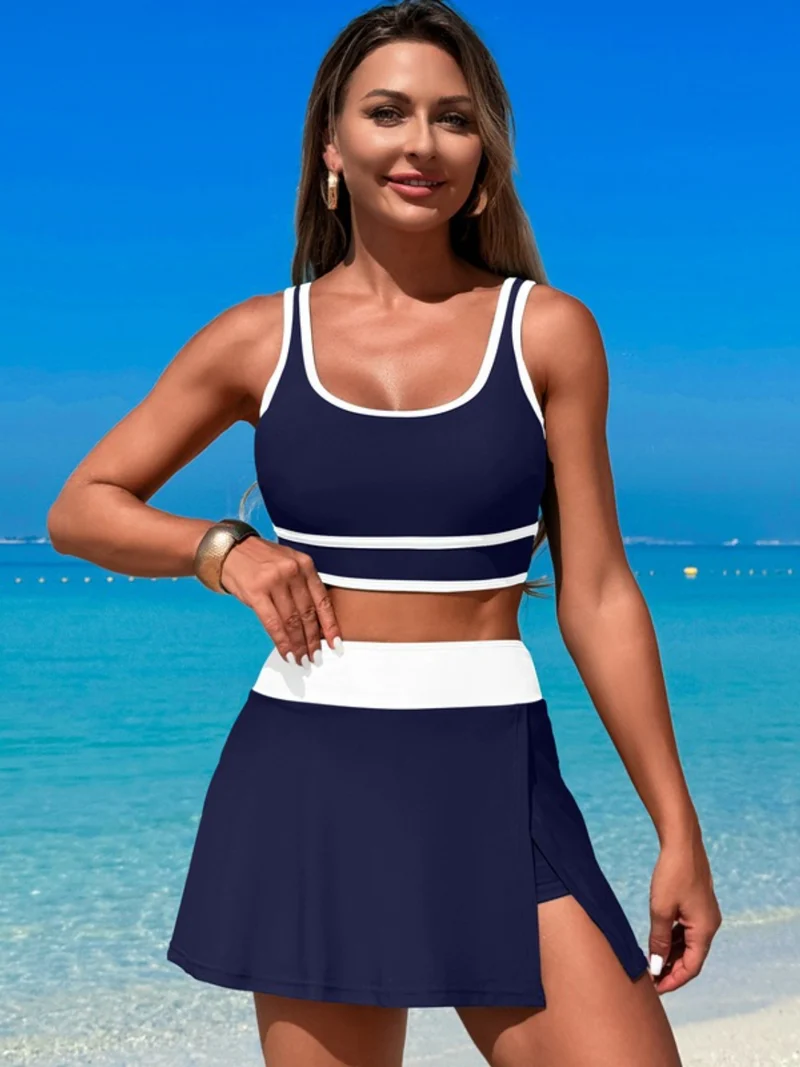 Ensemble de bain haut à col rond et jupe-short