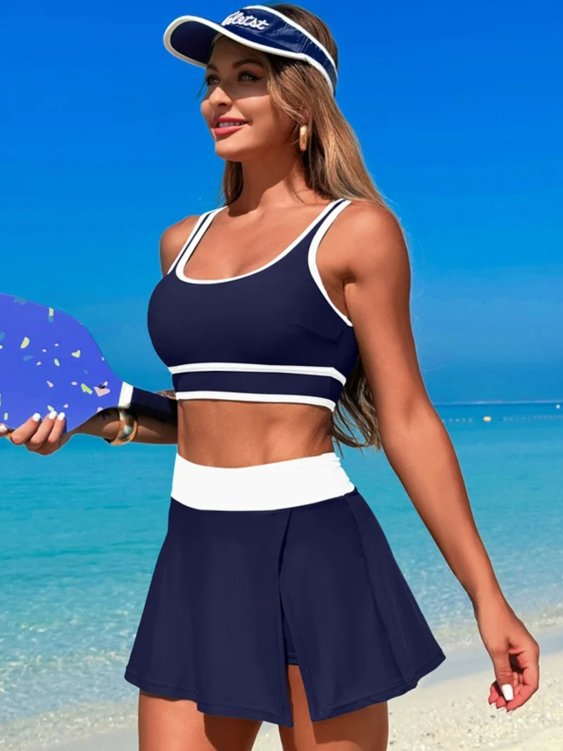 Ensemble de bain haut à col rond et jupe-short