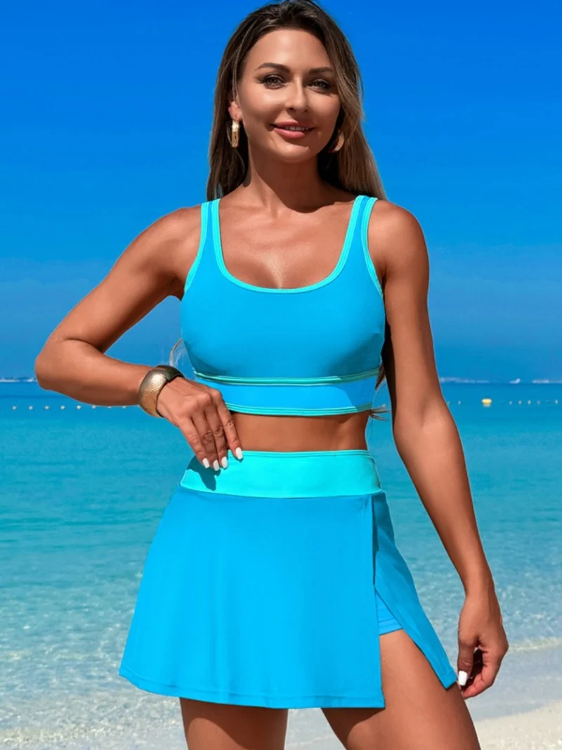 Ensemble de bain haut à col rond et jupe-short