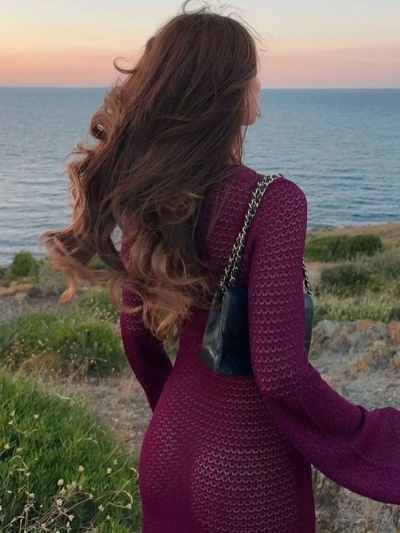 Robe cache-maillot fendue à manches évasées