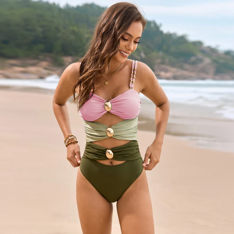 Maillot de bain une pièce à col en cœur et blocs de couleurs