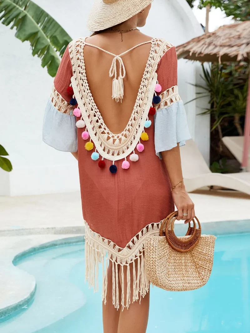 Cache-maillot dos nu avec ourlet à pompons et col en V
