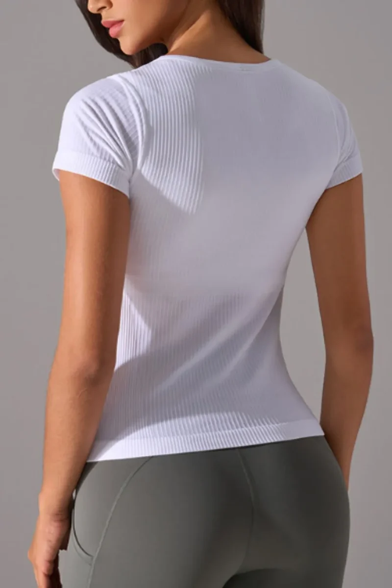 T-shirt actif à col carré avec coussinets de poitrine amovibles