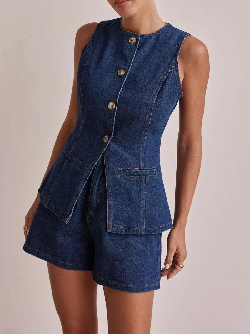 Ensemble gilet boutonné et short en jean