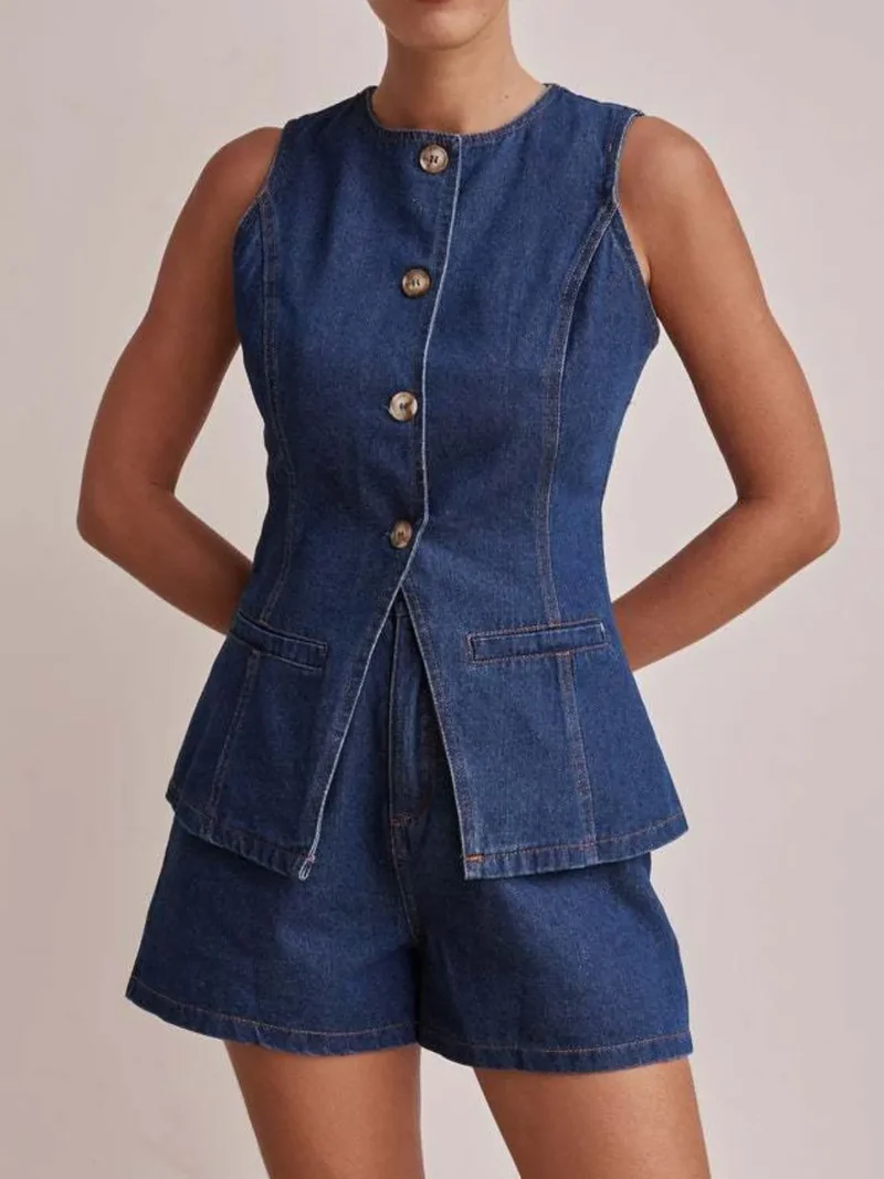 Ensemble gilet boutonné et short en jean