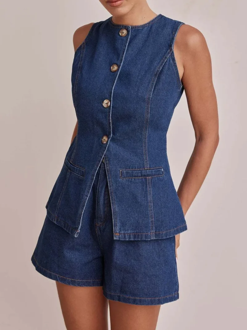 Ensemble gilet boutonné et short en jean