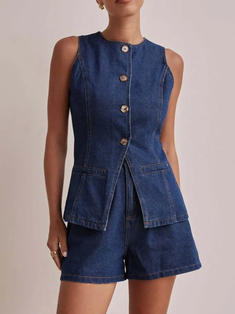 Ensemble gilet boutonné et short en jean