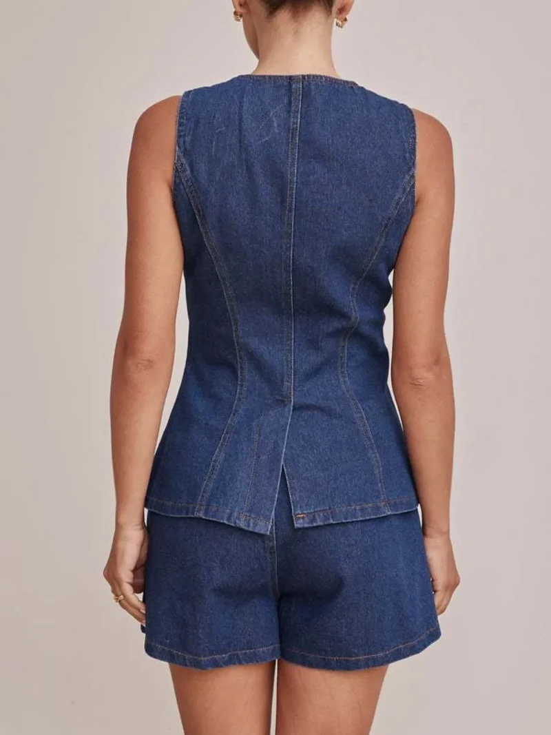 Ensemble gilet boutonné et short en jean