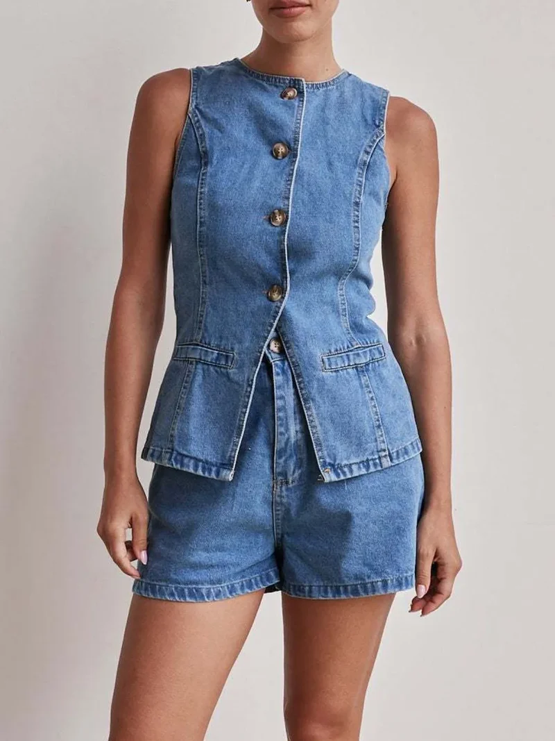 Ensemble gilet boutonné et short en jean