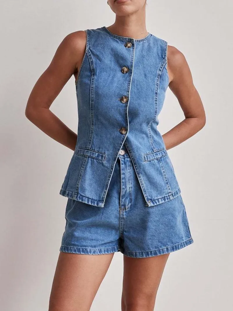 Ensemble gilet boutonné et short en jean