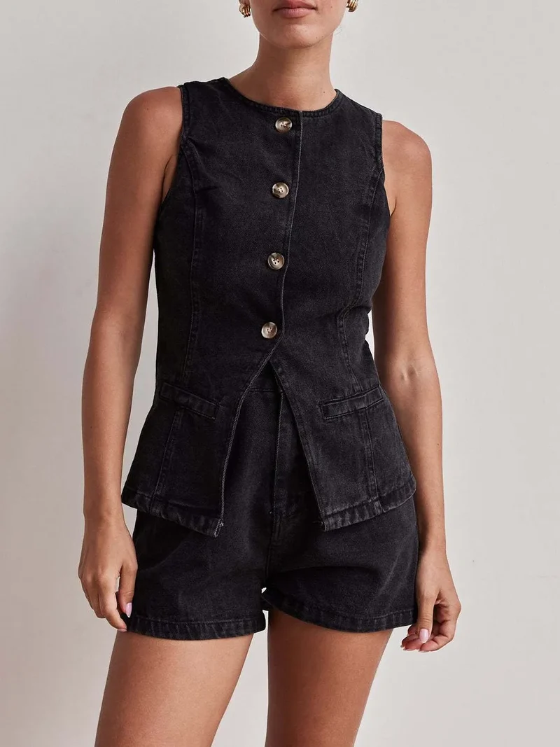 Ensemble gilet boutonné et short en jean