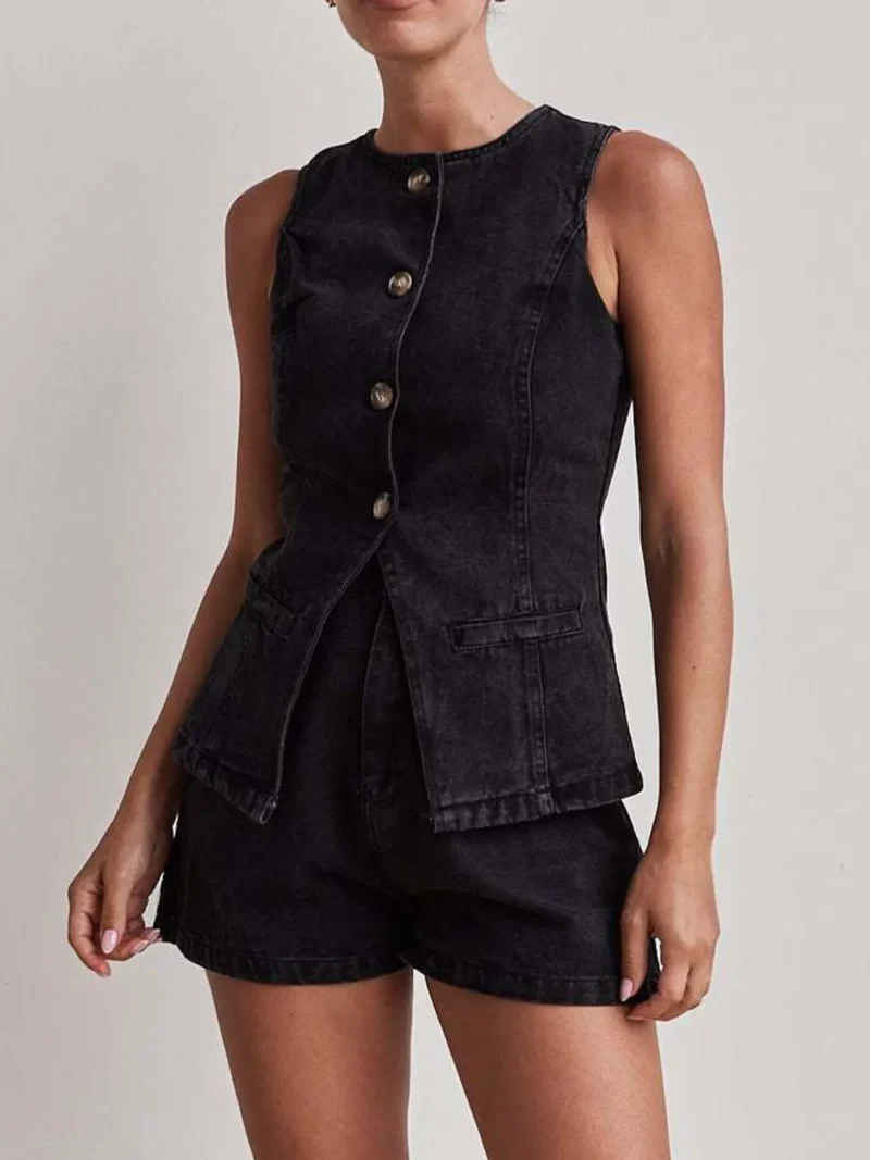 Ensemble gilet boutonné et short en jean