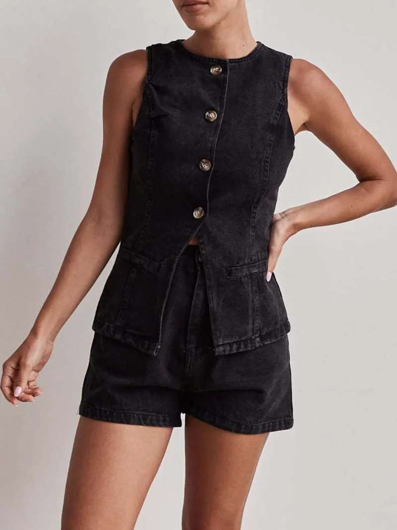 Ensemble gilet boutonné et short en jean