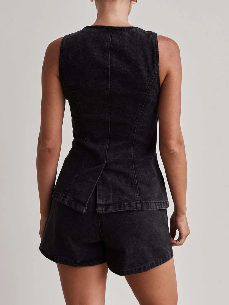Ensemble gilet boutonné et short en jean