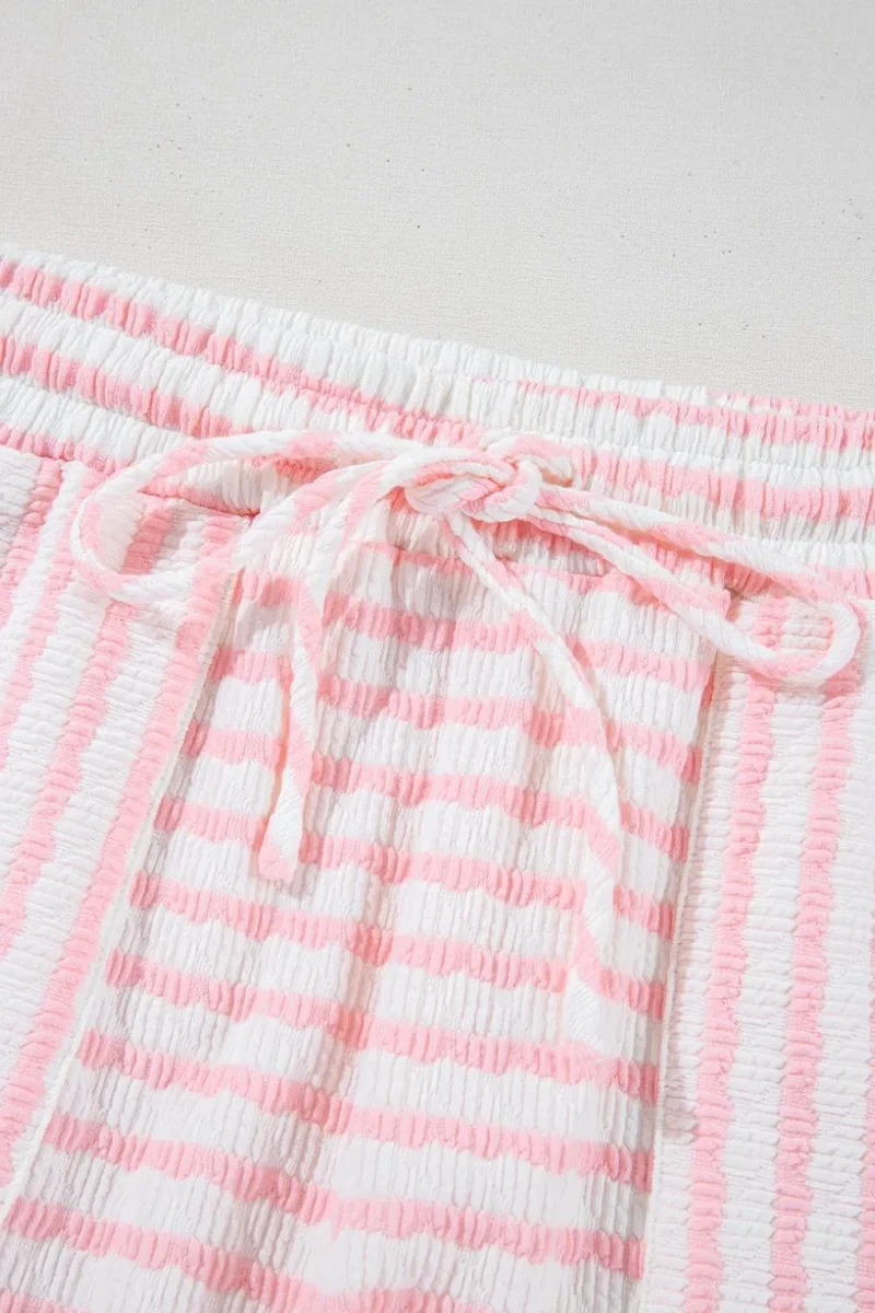 Ensemble haut à manches courtes en tricot rayé et short à cordon de serrage