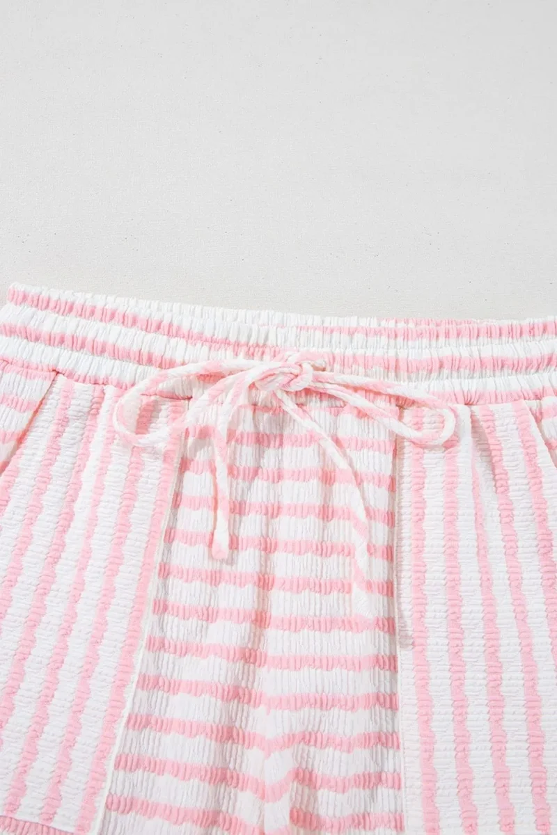 Ensemble haut à manches courtes en tricot rayé et short à cordon de serrage
