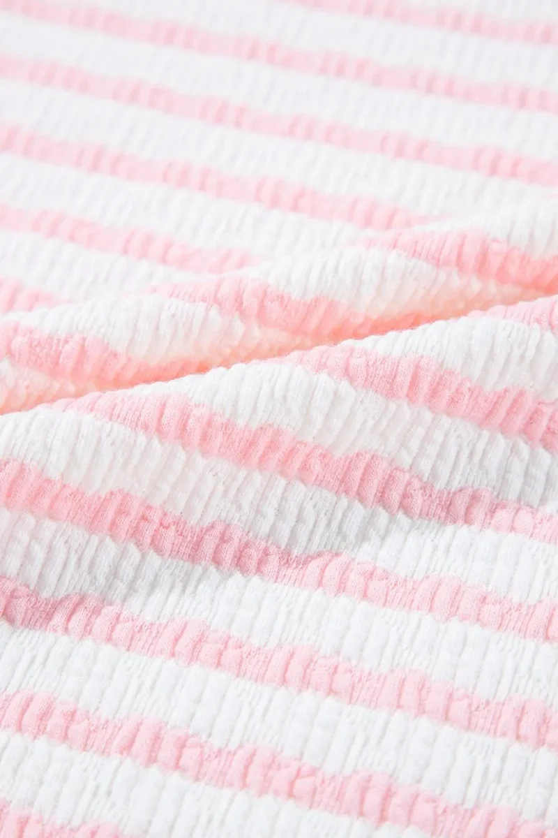 Ensemble haut à manches courtes en tricot rayé et short à cordon de serrage