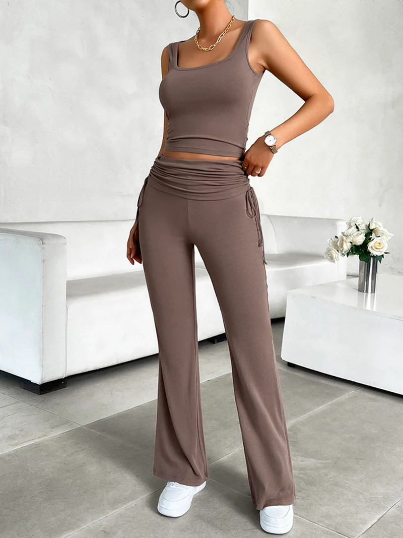 Ensemble débardeur à col carré et pantalon à cordon Devine